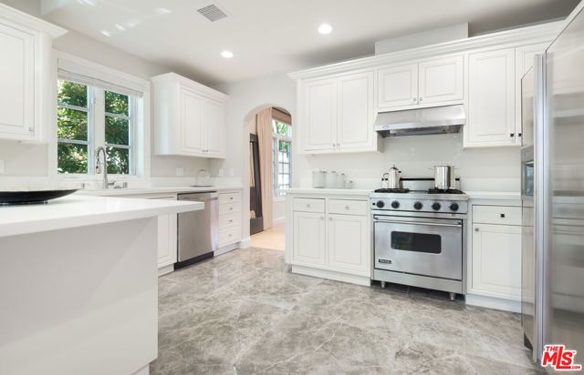 202 N CRESCENT Drive 1, Beverly Hills, CA 90210