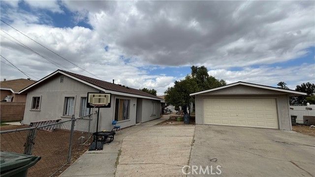 8865 Main, Jurupa Valley, CA 92509