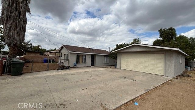 8865 Main, Jurupa Valley, CA 92509