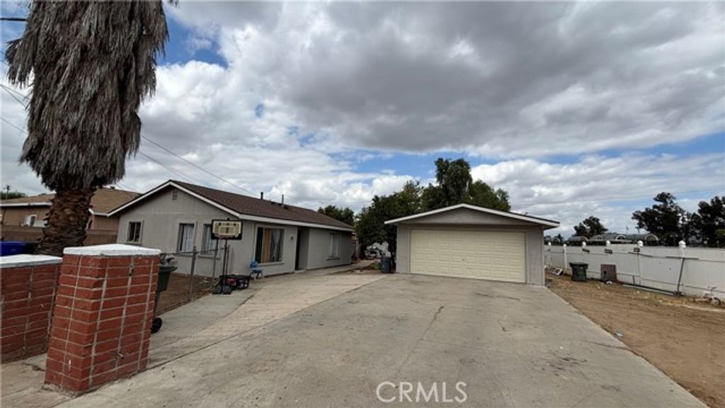8865 Main, Jurupa Valley, CA 92509