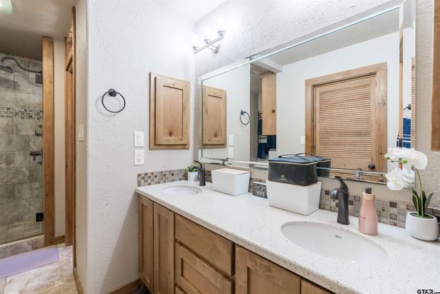 812 An County Road 3194, Frankston, TX 75763