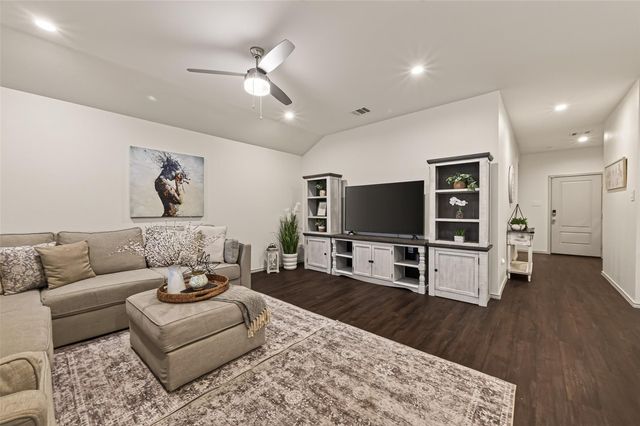 9713 Wall Street, Texas City, TX 77591
