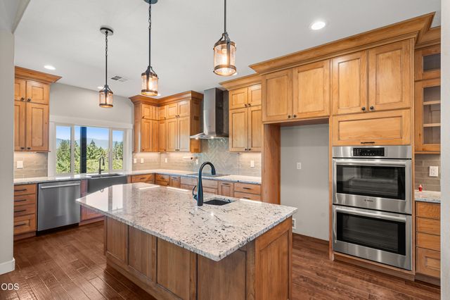 235 Needlewood Drive, Grants Pass, OR 97526