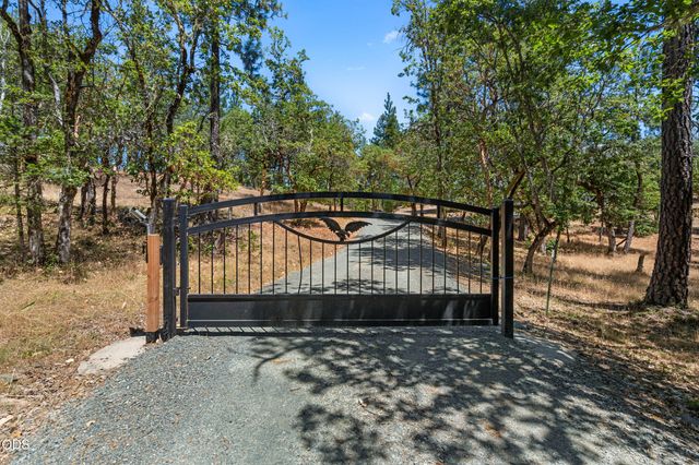 235 Needlewood Drive, Grants Pass, OR 97526