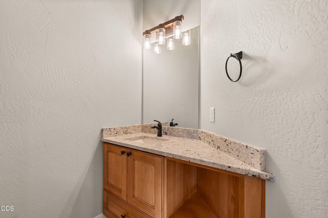 235 Needlewood Drive, Grants Pass, OR 97526