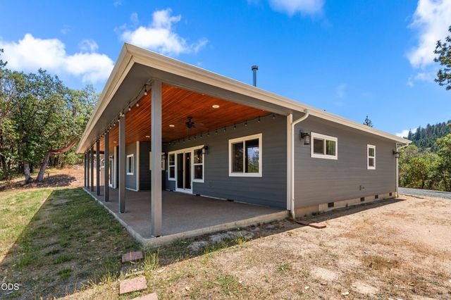 235 Needlewood Drive, Grants Pass, OR 97526