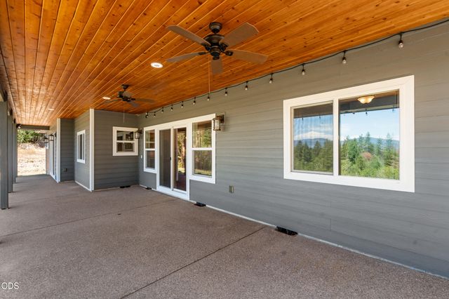 235 Needlewood Drive, Grants Pass, OR 97526