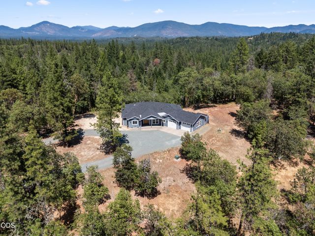 235 Needlewood Drive, Grants Pass, OR 97526