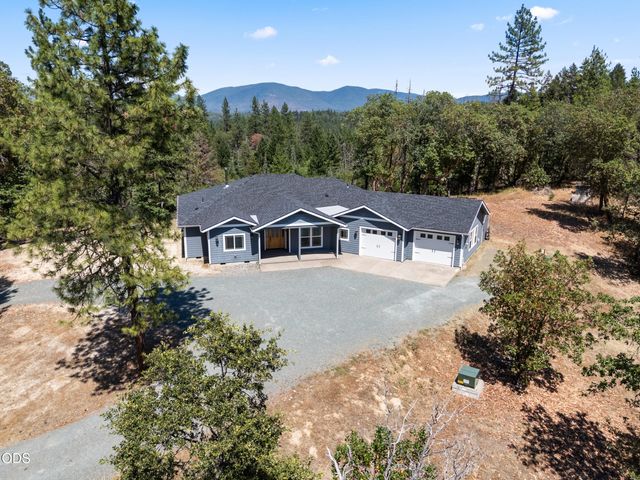 235 Needlewood Drive, Grants Pass, OR 97526