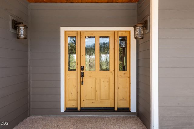 235 Needlewood Drive, Grants Pass, OR 97526