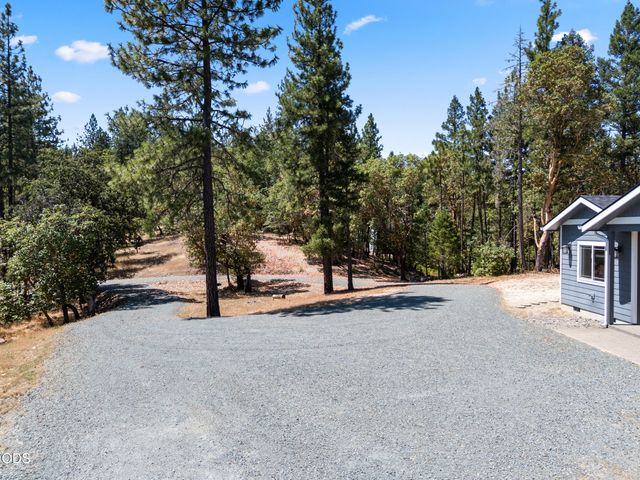 235 Needlewood Drive, Grants Pass, OR 97526
