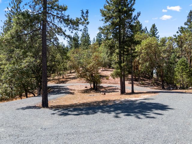 235 Needlewood Drive, Grants Pass, OR 97526