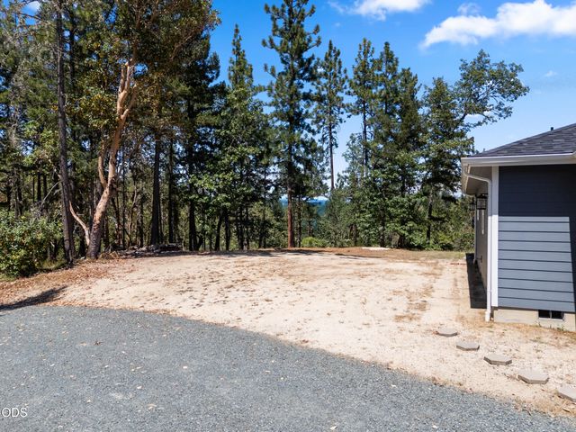 235 Needlewood Drive, Grants Pass, OR 97526