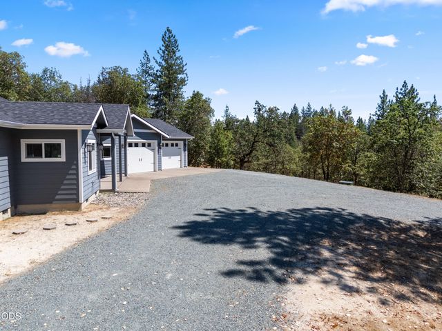235 Needlewood Drive, Grants Pass, OR 97526