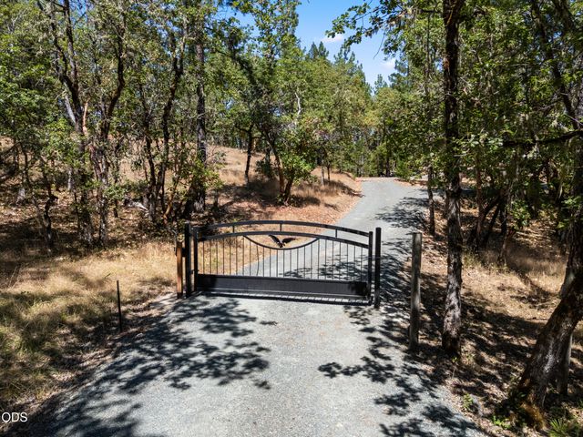 235 Needlewood Drive, Grants Pass, OR 97526