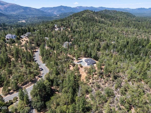 235 Needlewood Drive, Grants Pass, OR 97526