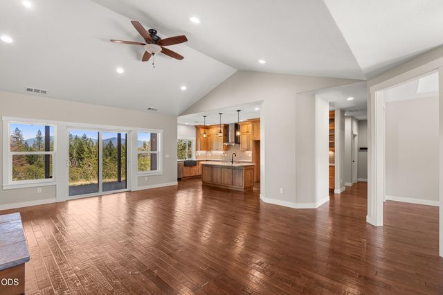 235 Needlewood Drive, Grants Pass, OR 97526