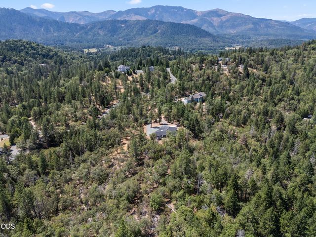 235 Needlewood Drive, Grants Pass, OR 97526