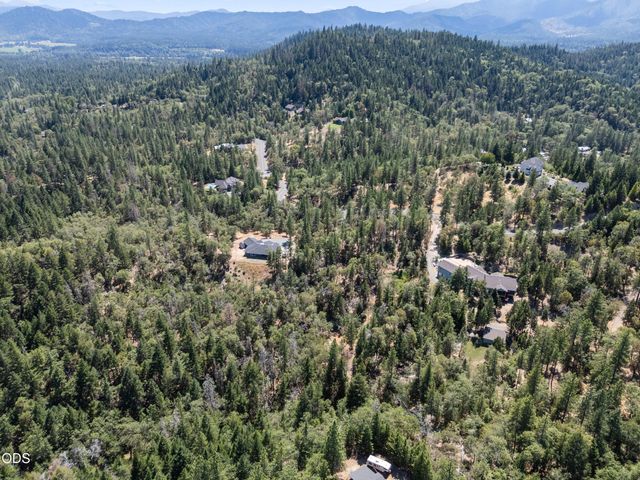 235 Needlewood Drive, Grants Pass, OR 97526