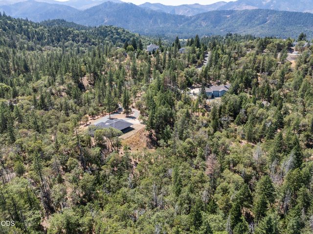 235 Needlewood Drive, Grants Pass, OR 97526