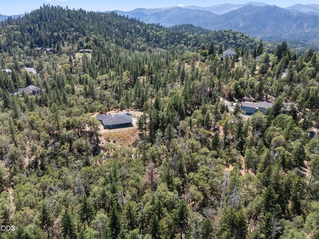 235 Needlewood Drive, Grants Pass, OR 97526