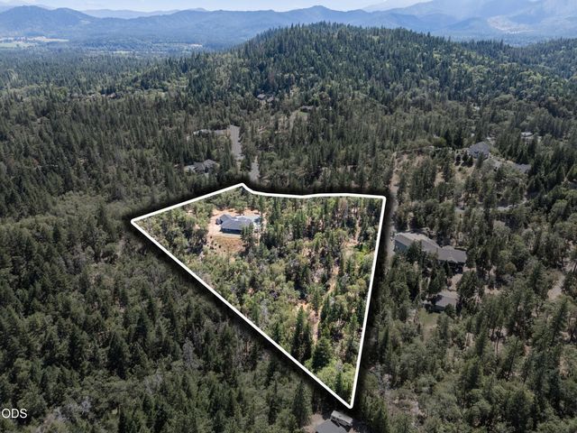 235 Needlewood Drive, Grants Pass, OR 97526