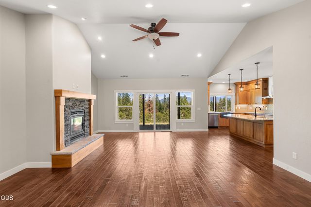 235 Needlewood Drive, Grants Pass, OR 97526
