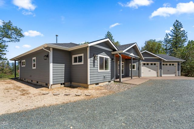 235 Needlewood Drive, Grants Pass, OR 97526