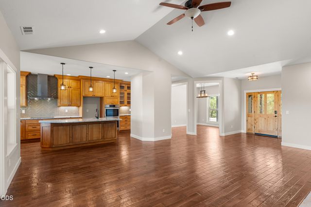 235 Needlewood Drive, Grants Pass, OR 97526