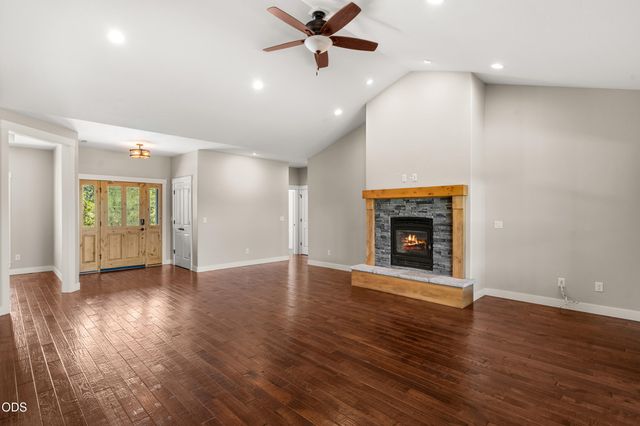 235 Needlewood Drive, Grants Pass, OR 97526