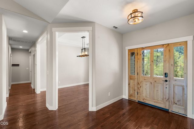 235 Needlewood Drive, Grants Pass, OR 97526