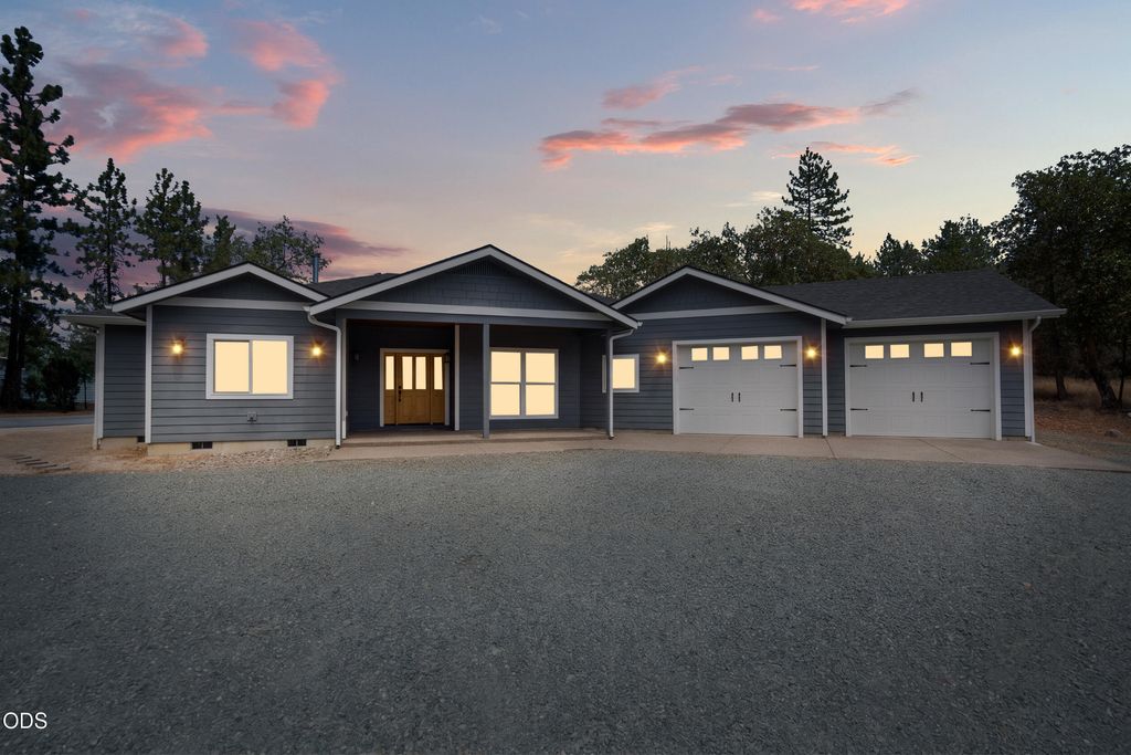 235 Needlewood Drive, Grants Pass, OR 97526
