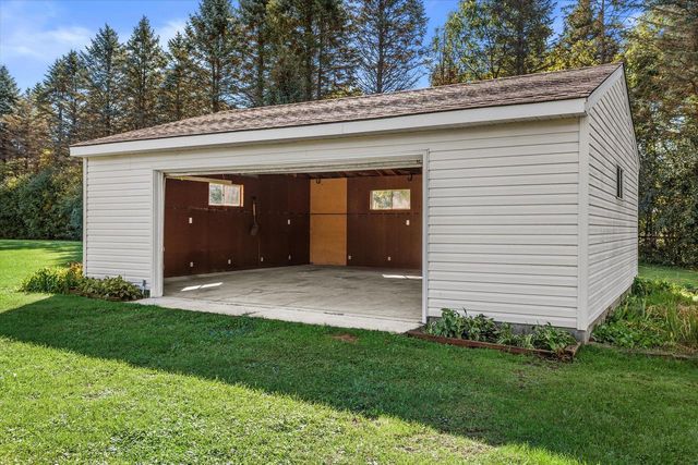 S31W30099 Sunset DRIVE, Waukesha, WI 53189
