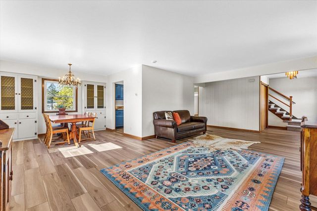 S31W30099 Sunset DRIVE, Waukesha, WI 53189