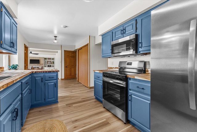 S31W30099 Sunset DRIVE, Waukesha, WI 53189