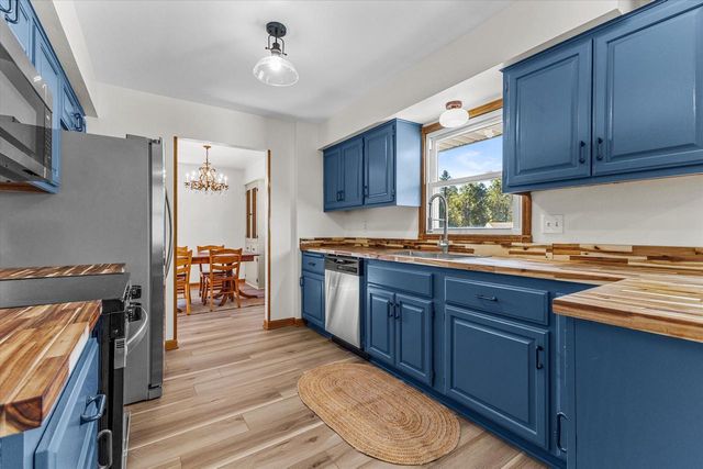 S31W30099 Sunset DRIVE, Waukesha, WI 53189