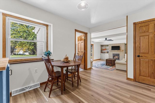 S31W30099 Sunset DRIVE, Waukesha, WI 53189