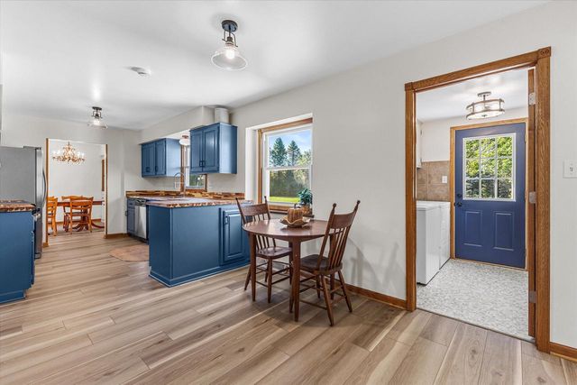 S31W30099 Sunset DRIVE, Waukesha, WI 53189