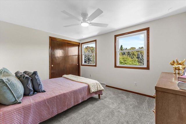 S31W30099 Sunset DRIVE, Waukesha, WI 53189