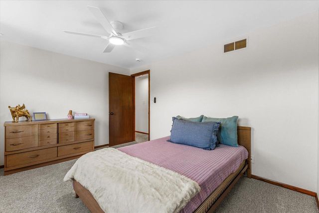 S31W30099 Sunset DRIVE, Waukesha, WI 53189