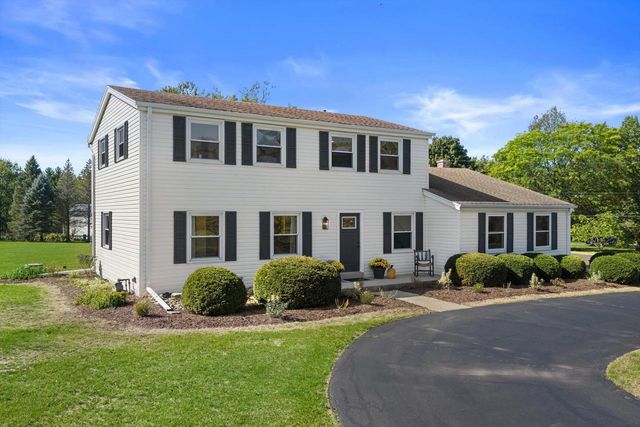 S31W30099 Sunset DRIVE, Waukesha, WI 53189