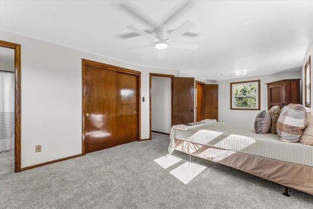 S31W30099 Sunset DRIVE, Waukesha, WI 53189