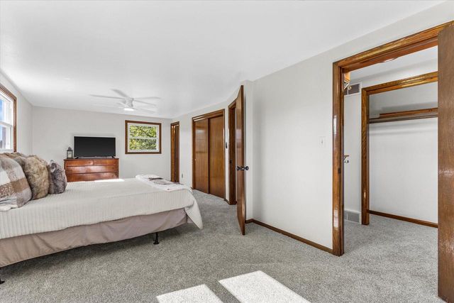 S31W30099 Sunset DRIVE, Waukesha, WI 53189