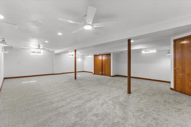 S31W30099 Sunset DRIVE, Waukesha, WI 53189
