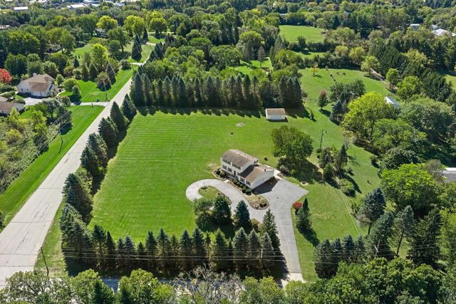 S31W30099 Sunset DRIVE, Waukesha, WI 53189