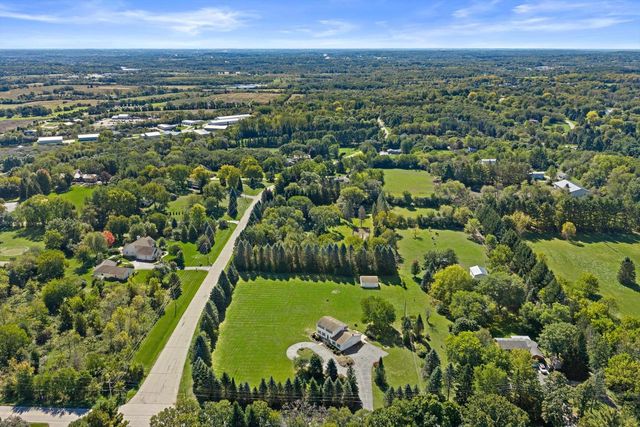 S31W30099 Sunset DRIVE, Waukesha, WI 53189