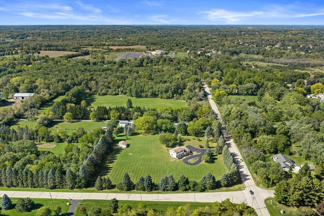 S31W30099 Sunset DRIVE, Waukesha, WI 53189