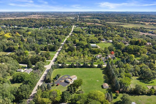 S31W30099 Sunset DRIVE, Waukesha, WI 53189