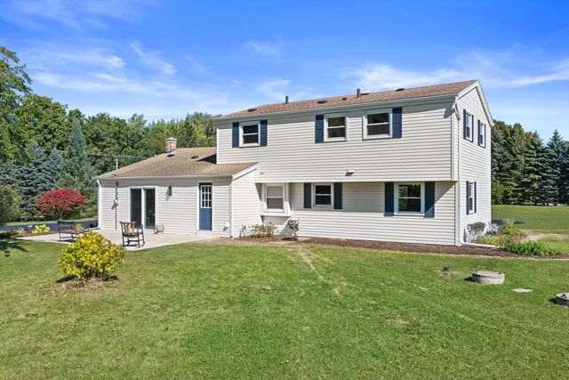 S31W30099 Sunset DRIVE, Waukesha, WI 53189