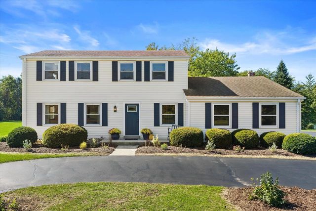 S31W30099 Sunset DRIVE, Waukesha, WI 53189